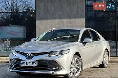 Седан Toyota Camry 2020 в Ужгороде