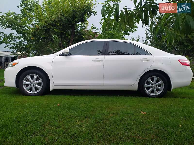 Седан Toyota Camry 2009 в Глобиному