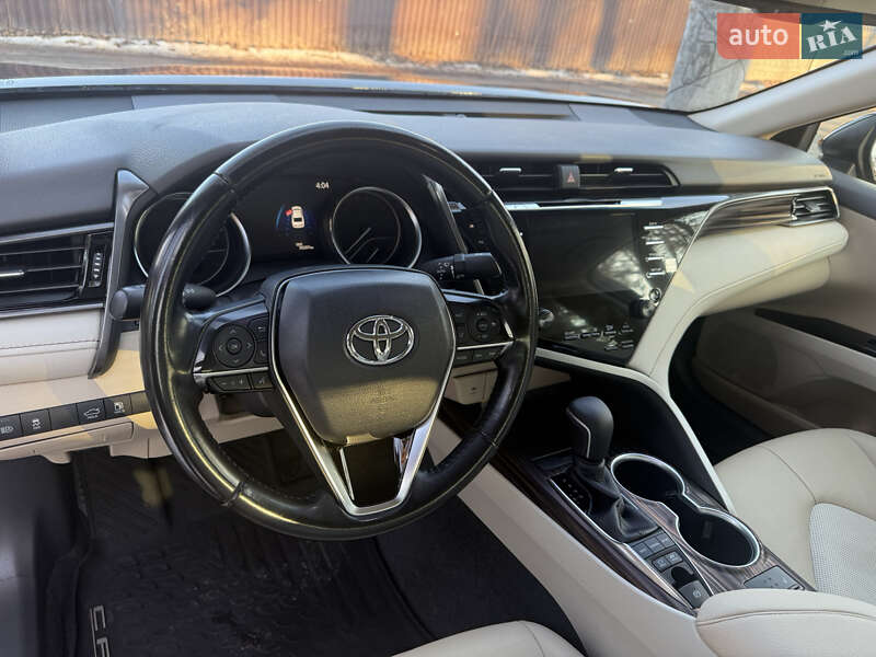Седан Toyota Camry 2020 в Ирпене