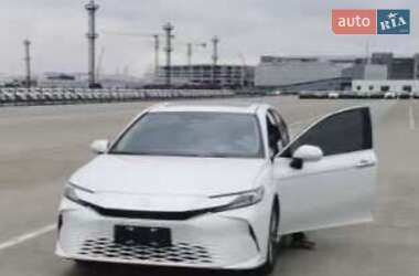 Седан Toyota Camry 2024 в Полтаве