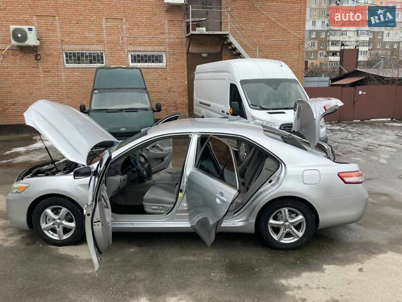 Седан Toyota Camry 2011 в Кропивницькому