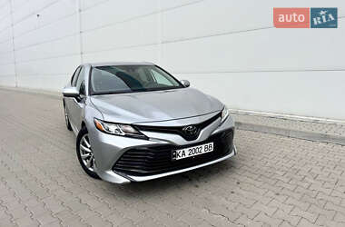 Седан Toyota Camry 2019 в Києві