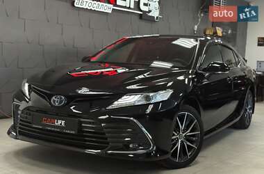 Седан Toyota Camry 2023 в 