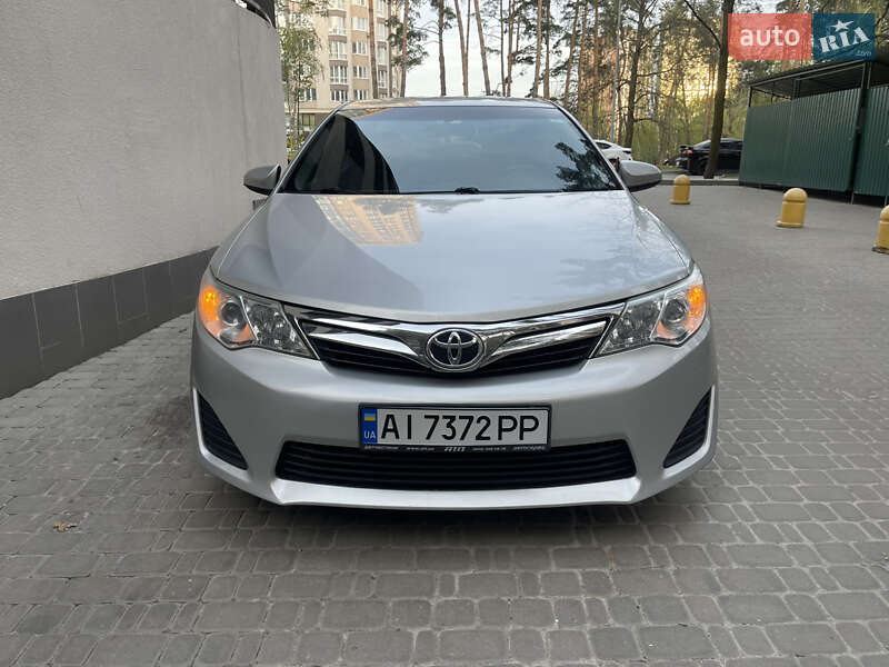 Седан Toyota Camry 2013 в Броварах