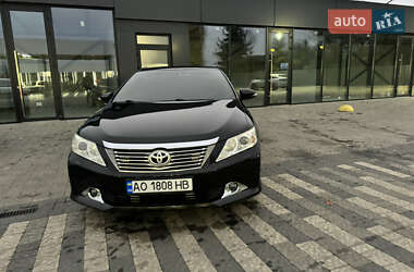 Седан Toyota Camry 2012 в Ужгороді