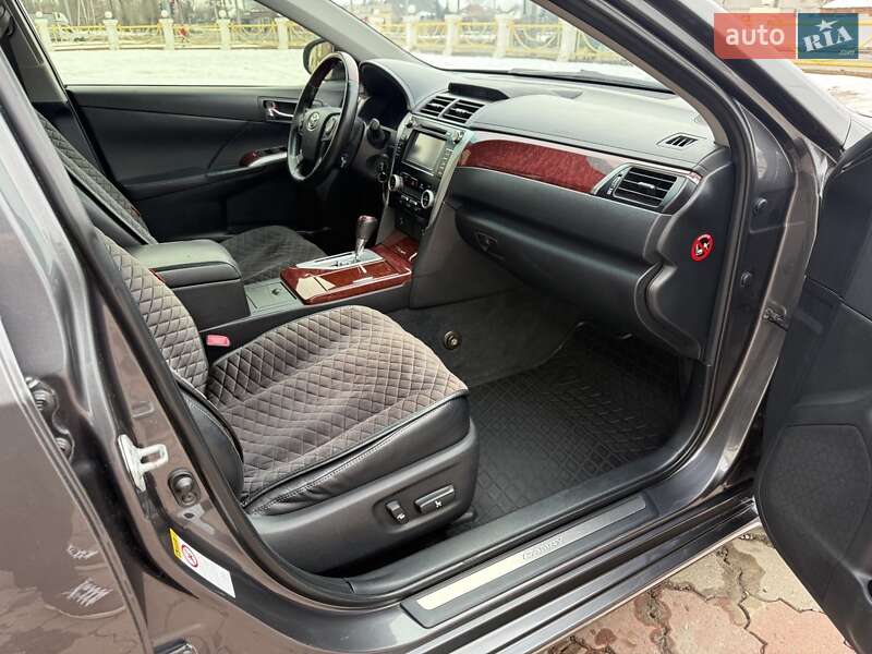 Седан Toyota Camry 2013 в Харькове