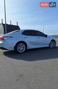 Седан Toyota Camry 2018 в 