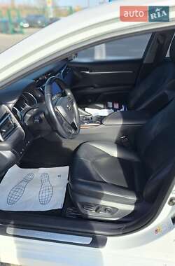 Седан Toyota Camry 2018 в 