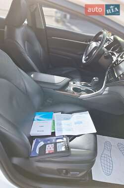 Седан Toyota Camry 2018 в 
