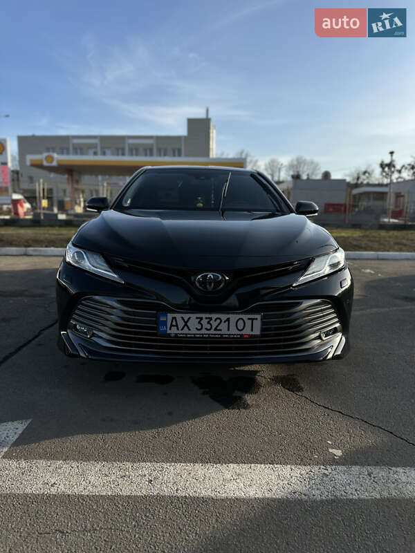 Седан Toyota Camry 2017 в Харькове