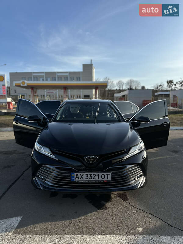 Седан Toyota Camry 2017 в Харькове
