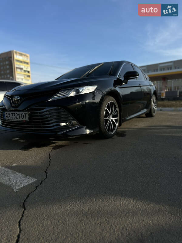 Седан Toyota Camry 2017 в Харькове