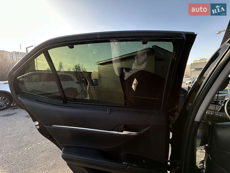 Седан Toyota Camry 2017 в Харькове