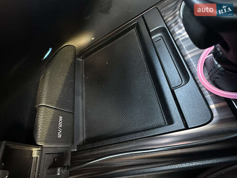 Седан Toyota Camry 2017 в Харькове