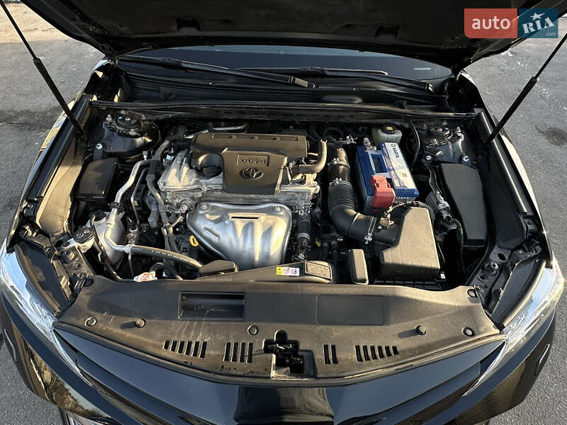 Седан Toyota Camry 2017 в Харькове