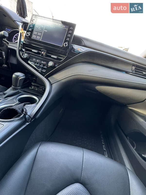 Седан Toyota Camry 2020 в Києві