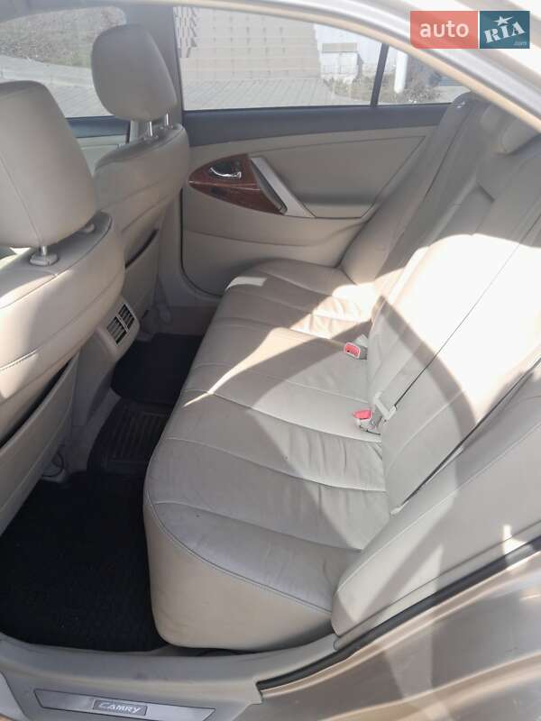 Седан Toyota Camry 2007 в Чернівцях