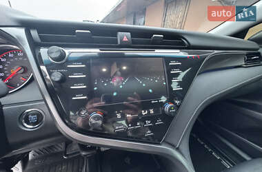 Седан Toyota Camry 2018 в 