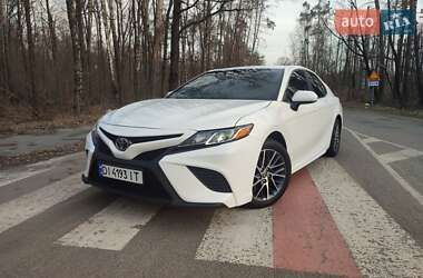 Седан Toyota Camry 2018 в Прилуках