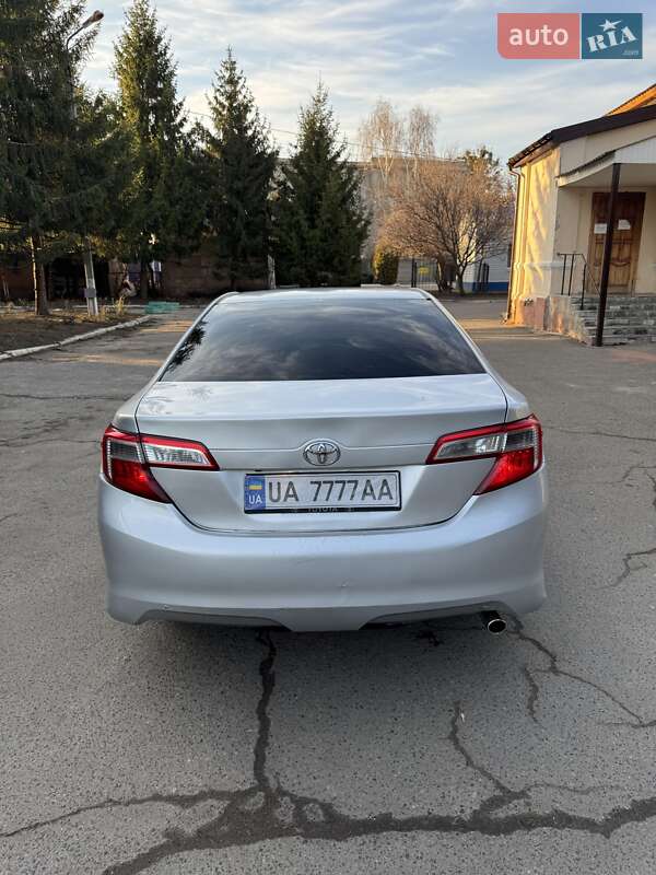 Седан Toyota Camry 2014 в 