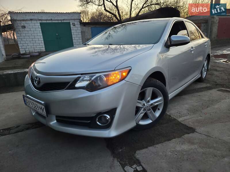 Седан Toyota Camry 2014 в Краснограде
