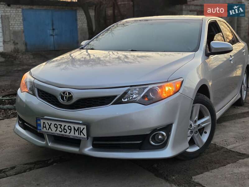 Седан Toyota Camry 2014 в Краснограде