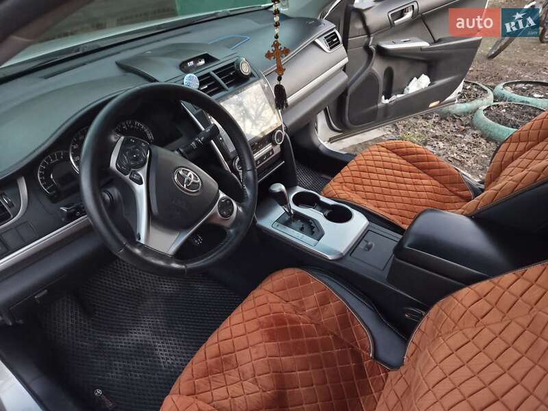 Седан Toyota Camry 2014 в Краснограде