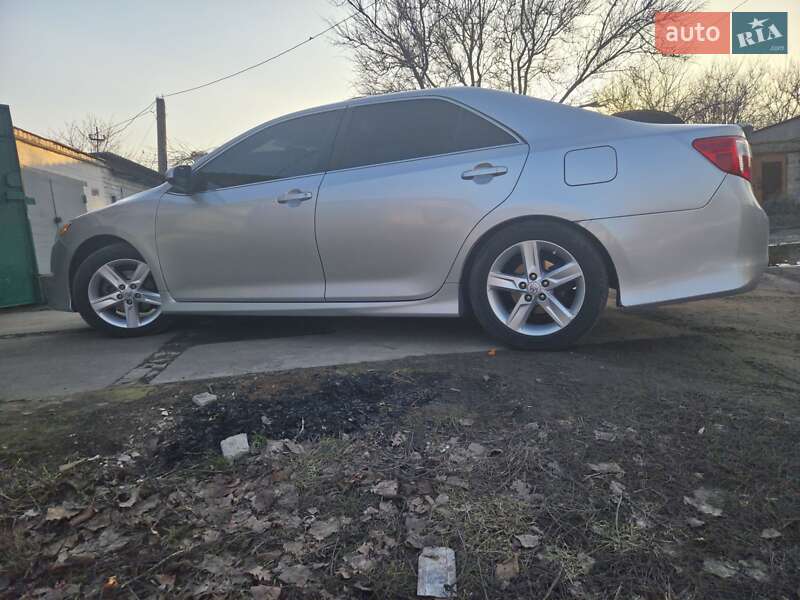Седан Toyota Camry 2014 в Краснограде