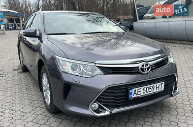 Седан Toyota Camry 2016 в Дніпрі