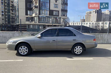 Седан Toyota Camry 2001 в Киеве