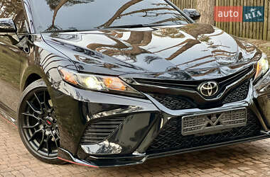 Седан Toyota Camry 2023 в Киеве