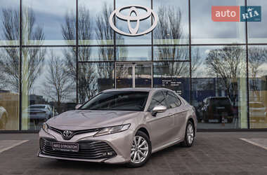 Седан Toyota Camry 2017 в Днепре