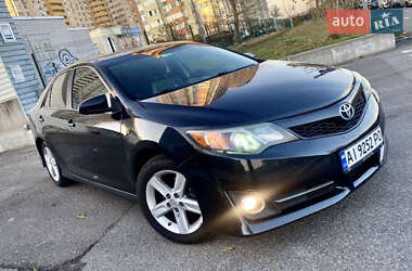 Седан Toyota Camry 2015 в Києві