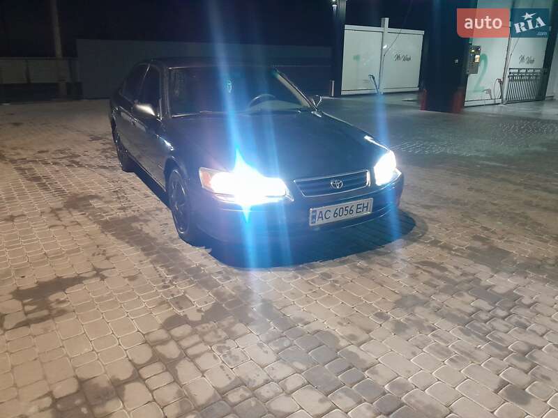 Седан Toyota Camry 2001 в Червонограде