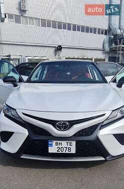 Седан Toyota Camry 2017 в Виннице