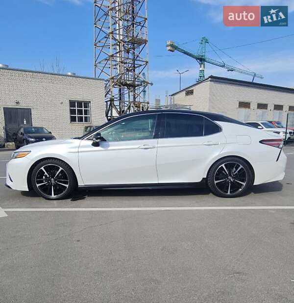 Седан Toyota Camry 2017 в Виннице