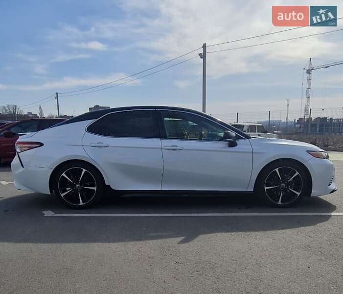 Седан Toyota Camry 2017 в Виннице