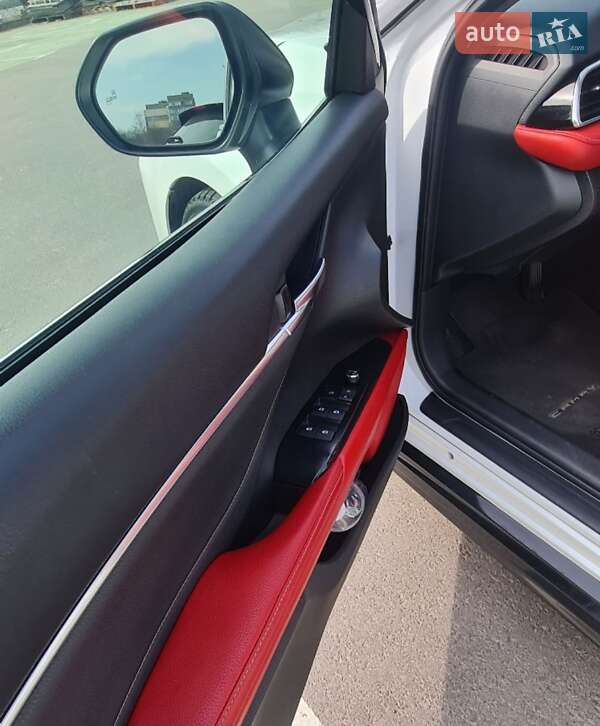 Седан Toyota Camry 2017 в Виннице