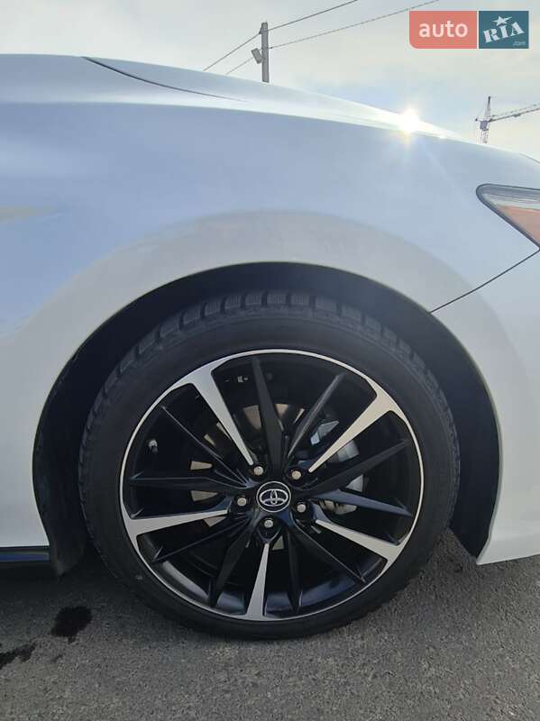 Седан Toyota Camry 2017 в Виннице