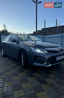 Седан Toyota Camry 2015 в Ромнах