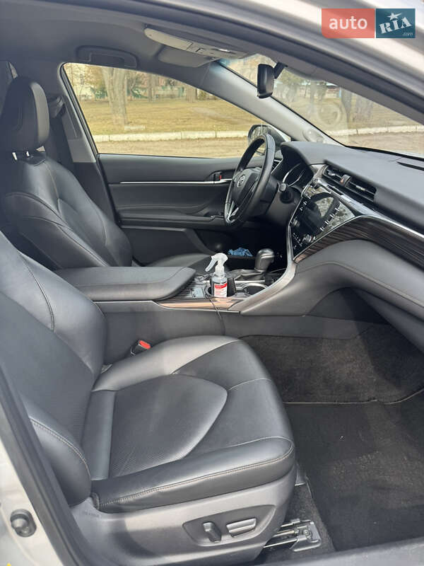 Седан Toyota Camry 2018 в Харькове