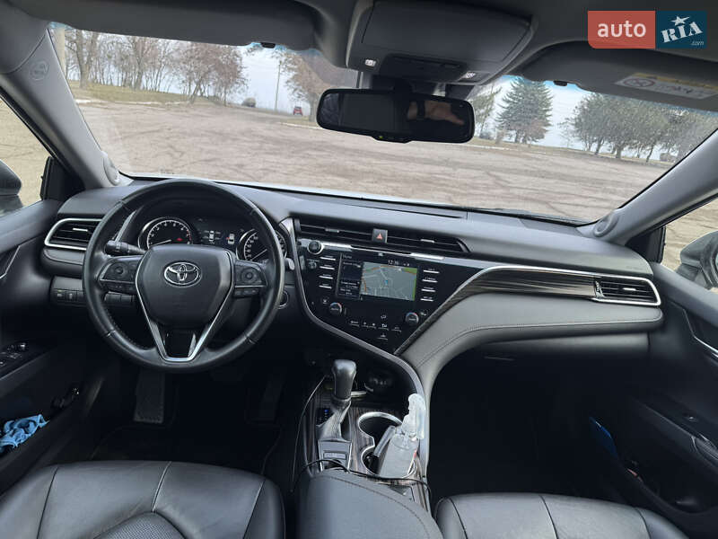 Седан Toyota Camry 2018 в Харькове