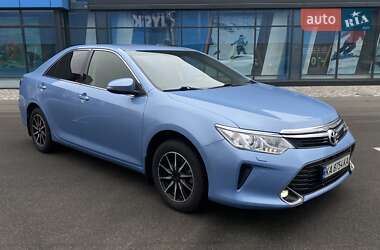 Седан Toyota Camry 2016 в Киеве