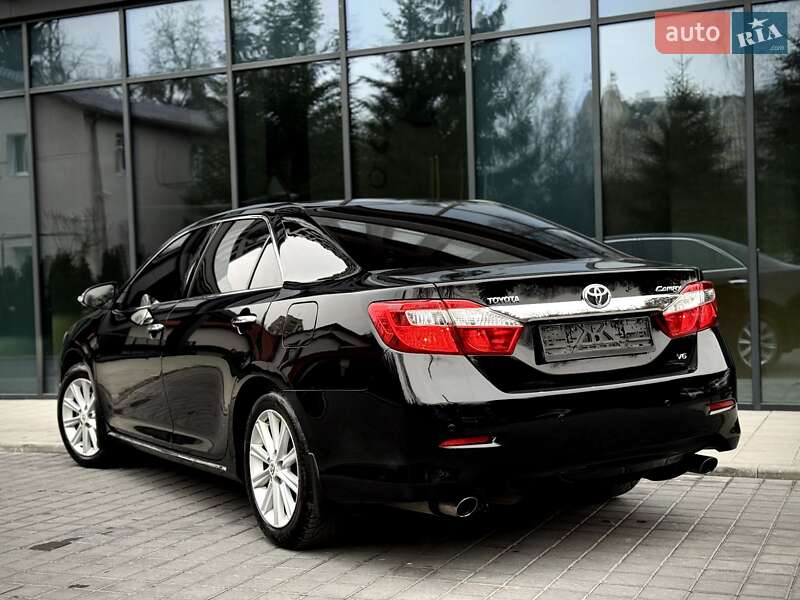 Седан Toyota Camry 2012 в Львове