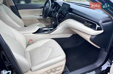Седан Toyota Camry 2021 в 