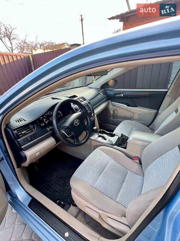Седан Toyota Camry 2013 в Львові