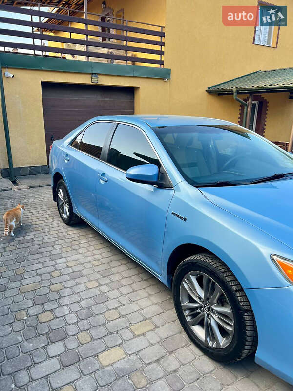 Седан Toyota Camry 2013 в Львові