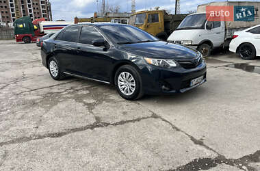 Седан Toyota Camry 2013 в Івано-Франківську