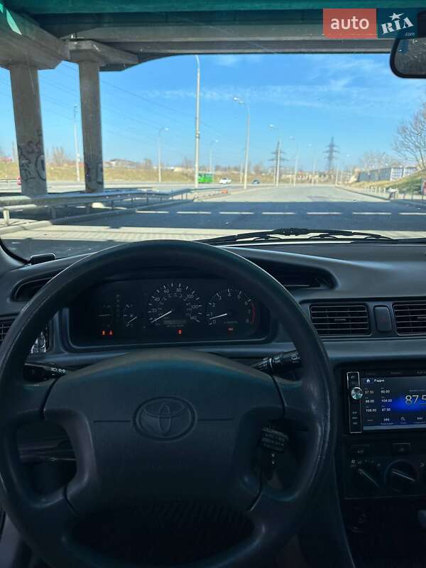 Седан Toyota Camry 2000 в Одессе