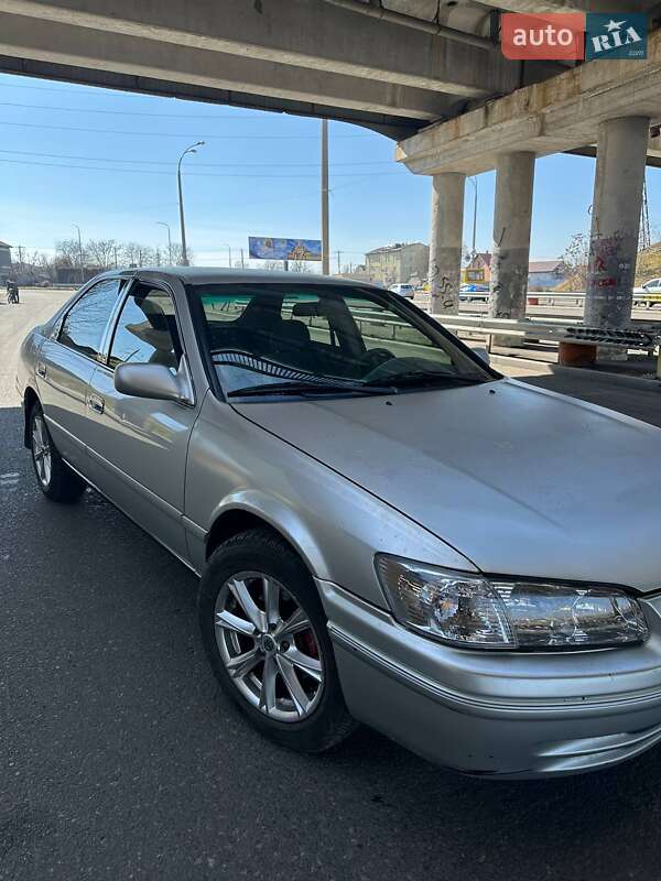 Седан Toyota Camry 2000 в Одессе